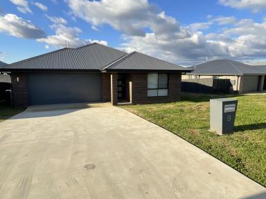 House For Lease - NSW - Tamworth - 2340 - Beautiful & Modern in Calala  (Image 2)