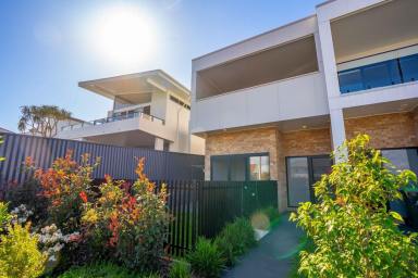 Townhouse For Lease - NSW - Valentine - 2280 - Elegant Lakeside Living  (Image 2)