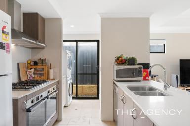 House For Sale - WA - Meadow Springs - 6210 - Perfect All Rounder!  (Image 2)