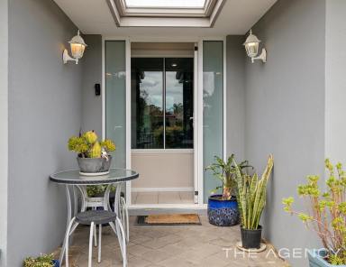 House For Sale - WA - Success - 6164 - Impressive double storey family home  (Image 2)
