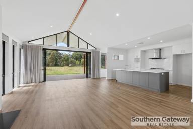 House For Lease - WA - Serpentine - 6125 - SPACIOUS FAMILY HOME IN SERPENTINE!  (Image 2)