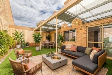 Townhouse For Sale - WA - Joondanna - 6060 - INVEST. HOLD. LOVE THE LOCATION!  (Image 2)
