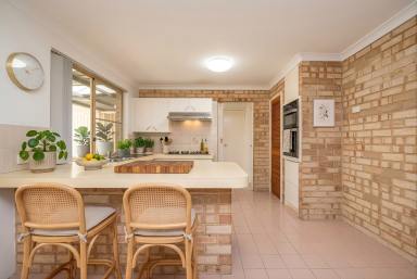 Townhouse For Sale - WA - Joondanna - 6060 - INVEST. HOLD. LOVE THE LOCATION!  (Image 2)