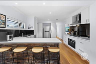House For Sale - VIC - Somerville - 3912 - Effortless Living, Exceptional Entertaining (Image 2)