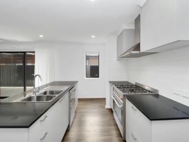 House For Sale - VIC - Bairnsdale - 3875 - FUNCTIONAL & EFFORTLESS LIVING IN SHANNON WATERS ESTATE  (Image 2)