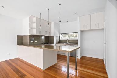 House For Lease - VIC - Clayton South - 3169 - MODERN TOWNHOUSE | OUTDOOR DECK| CLOSE TO SHOPE  (Image 2)