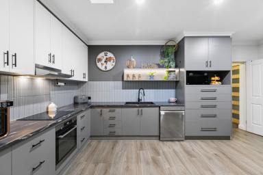 House For Sale - VIC - Red Cliffs - 3496 - Room for family, room for more (Image 2)