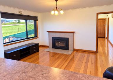 House For Sale - TAS - Sheffield - 7306 - Versatile Family Living With Mt Roland Views  (Image 2)