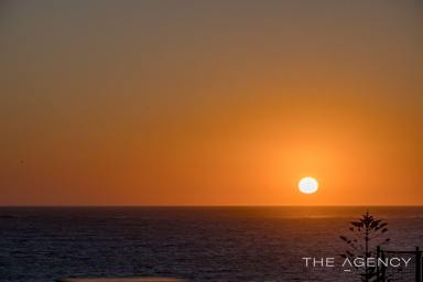 House For Sale - WA - Jindalee - 6036 - Luxury by the Ocean – An Exceptional Hamptons Residence  (Image 2)