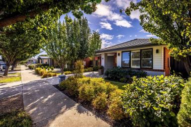 House For Sale - VIC - Curlewis - 3222 - Rare parkfront opportunity with privacy, style and easy living.  (Image 2)