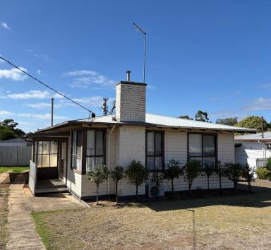 House For Lease - VIC - Hamilton - 3300 - Neat and tidy family home (Image 2)