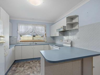 House For Sale - NSW - Taree - 2430 - QUIET CUL-DE-SAC LIVING WITH SPACE, SHED & POOL  (Image 2)