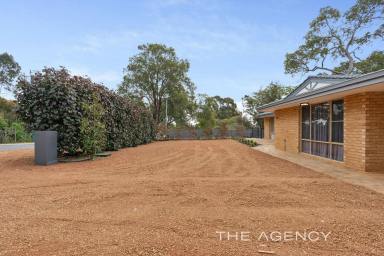 House For Sale - WA - Lesmurdie - 6076 - The Breathing Room You Need!  (Image 2)