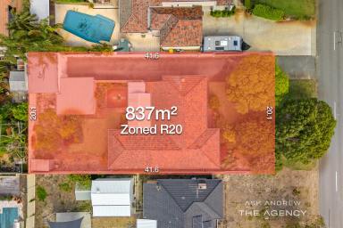House For Sale - WA - Alfred Cove - 6154 - CIRCA 1960's ORIGINAL CONDITION LARGE LAND HOLDING  (Image 2)