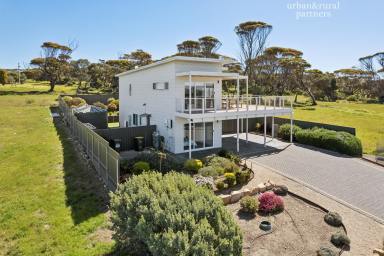 House For Sale - SA - Emu Bay - 5223 - ARIA - VILLA BY THE SEA (Image 2)