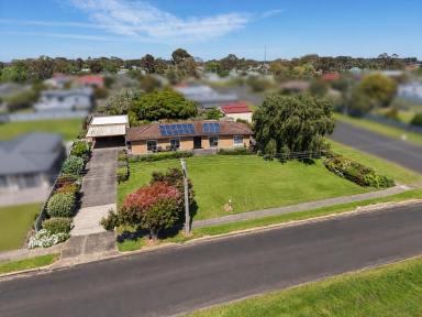 House For Sale - VIC - Edenhope - 3318 - Lake Street Living with Space, Shedding & Stunning Views  (Image 2)