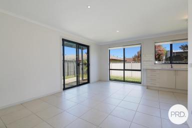House For Sale - NSW - Lavington - 2641 - GENEROUS PROPORTIONS, CONVENIENT LOCATION  (Image 2)