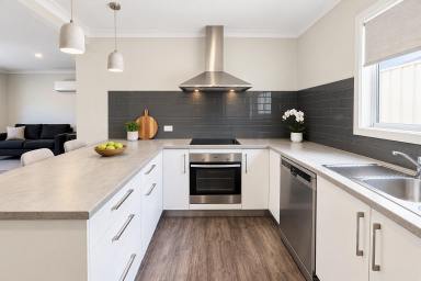 Unit For Sale - TAS - Somerset - 7322 - Coastal charm (Image 2)