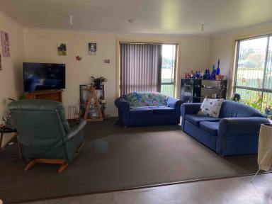 Unit For Lease - TAS - Strahan - 7468 - 3 Bedroom unit is Stunning Strahan (Image 2)