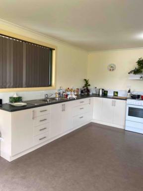 Unit For Lease - TAS - Strahan - 7468 - 3 Bedroom unit is Stunning Strahan (Image 2)