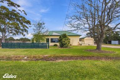 House For Sale - VIC - Yarram - 3971 - LOCATION AT ITS FINEST (Image 2)
