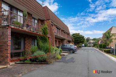 Unit For Sale - NSW - Batemans Bay - 2536 - Ground Floor Unit Conveniently Close to Batemans Bay CBD - Pool and Half Tennis Court !  (Image 2)