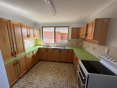 Unit For Lease - NSW - Grafton - 2460 - FOUR BEDROOM UNIT CENTRALLY LOCATED  (Image 2)