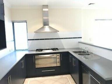 Townhouse For Lease - WA - Mandurah - 6210 - Stunning Mandurah Marina location, enjoy the holiday lifestyle year round!! (Image 2)