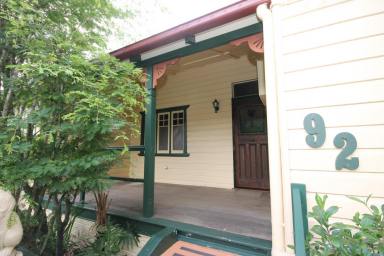 House For Lease - NSW - Grafton - 2460 - CHARMING FAMILY HOME IN PRIME LOCATION  (Image 2)