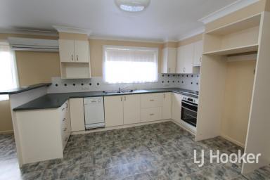 House For Lease - NSW - Inverell - 2360 - Good sized family home !  (Image 2)