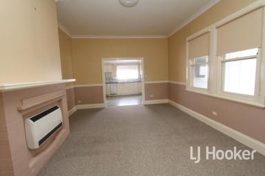 House For Lease - NSW - Inverell - 2360 - Good sized family home !  (Image 2)