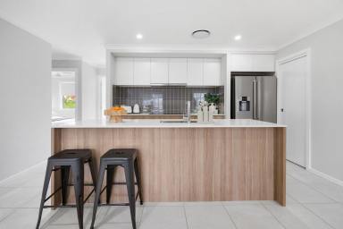 House For Sale - NSW - Medowie - 2318 - MODERN LIVING IN THE HEART OF MEDOWIE!  (Image 2)