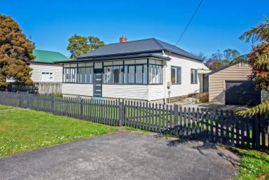 House For Sale - TAS - Strahan - 7468 - Stylishly Renovated | 3 Bedrooms | Modern Comfort | Prime Location  (Image 2)