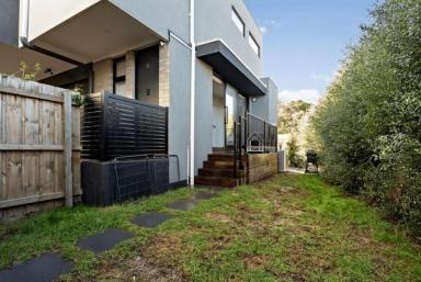 Townhouse For Sale - VIC - Frankston - 3199 - **Modern Beachside Living with Large Private Yard**  (Image 2)
