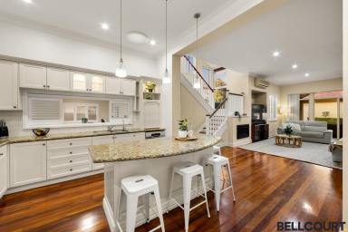 House For Sale - WA - Como - 6152 - SPACIOUS & GRACIOUS - A HOME FOR ALL OCCASSIONS  (Image 2)