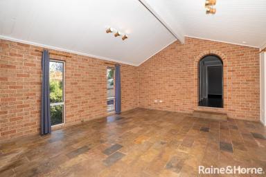 House For Lease - NSW - Coolamon - 2701 - COMFORTABLE FAMILY LIVING IN THE HEART OF COOLAMON  (Image 2)