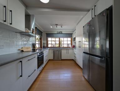 House For Sale - VIC - Koondrook - 3580 - Front Row Seats to River Life  (Image 2)