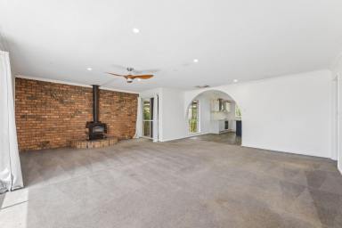 House For Sale - VIC - Nichols Point - 3501 - BRING YOUR TOOLS & PAINT BRUSHES (Image 2)