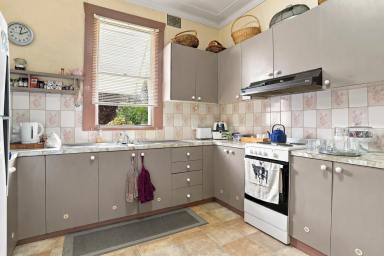 House For Sale - NSW - Cowra - 2794 - CHARM, CONVENIENCE & BEAUTIFULLY ESTABLISHED GARDENS  (Image 2)