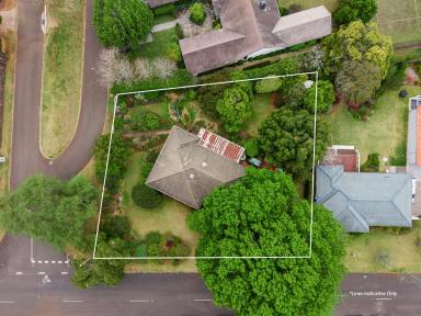 House For Sale - QLD - East Toowoomba - 4350 - Premiere Location, Space & Established Gardens in East Toowoomba  (Image 2)