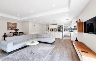 House For Sale - VIC - Bentleigh East - 3165 - Spacious Modern Family Living in Prime McKinnon High School Zone (Image 2)