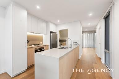 House For Sale - WA - Treeby - 6164 - Striking Contemporary Style Meets Effortless Living!  (Image 2)