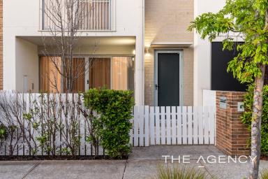 House For Sale - WA - Treeby - 6164 - Striking Contemporary Style Meets Effortless Living!  (Image 2)