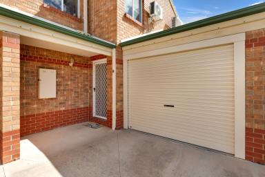 Townhouse For Sale - VIC - Mildura - 3500 - Lifestyle location (Image 2)