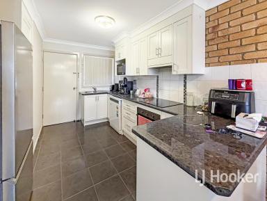Unit For Sale - NSW - Inverell - 2360 - Stylish Duplex on Ross Hill  (Image 2)