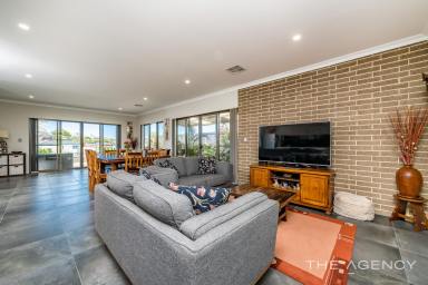 House For Sale - WA - Quinns Rocks - 6030 - Modern contemporary living meets Old Quinns character and charm (Image 2)