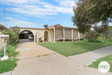 House For Sale - NSW - Lavington - 2641 - SPACE, CHARACTER & EVERYDAY PRACTICALITY (Image 2)