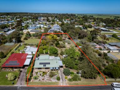 House For Sale - SA - Naracoorte - 5271 - Private Lifestyle Property, Development Potential, Sub-Divide - 4,416m2  (Image 2)