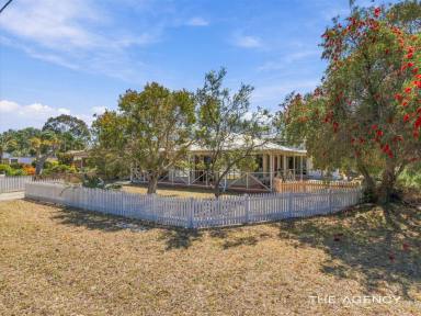 House For Sale - WA - Coodanup - 6210 - WHERE NATURE MEETS THE WATER..  (Image 2)