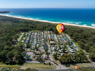 House For Sale - NSW - Lake Tabourie - 2539 - Prime Wairo Beach Holiday Park Location…..Pet Friendly, Beach Access, Sleeps 8! (Image 2)